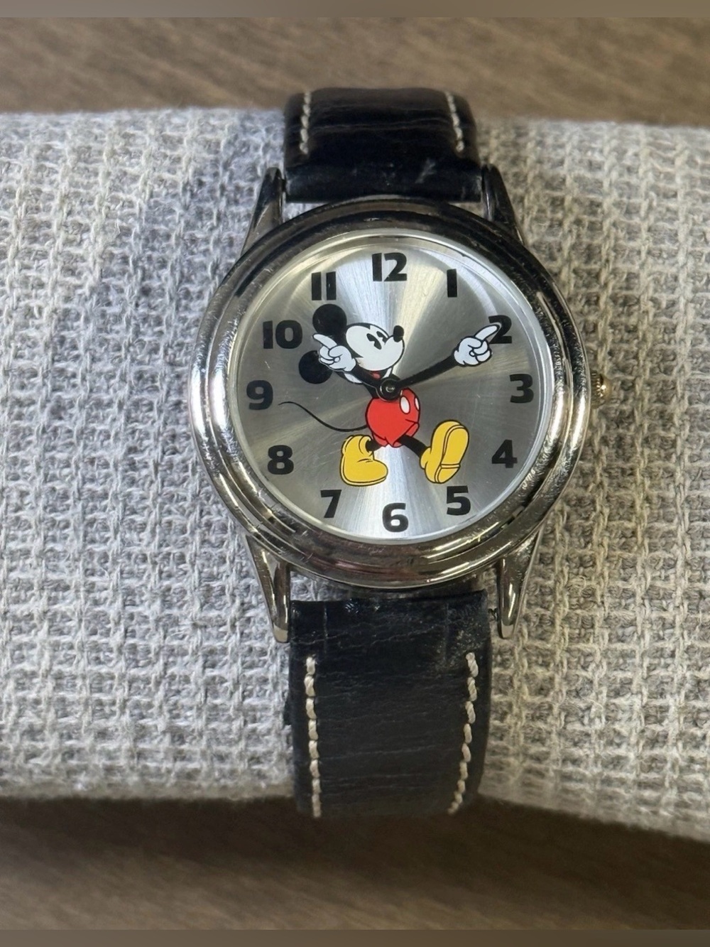 Vtg Fossil Disney Mickey & Co Mouse Watch 30mm LI-2010 Silver Tone New Battery